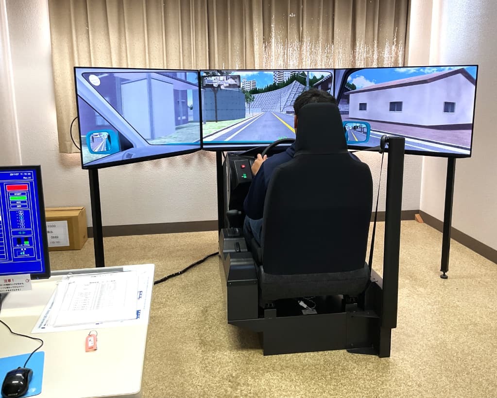 四輪シミュレーター室 四輪シミュレーター室